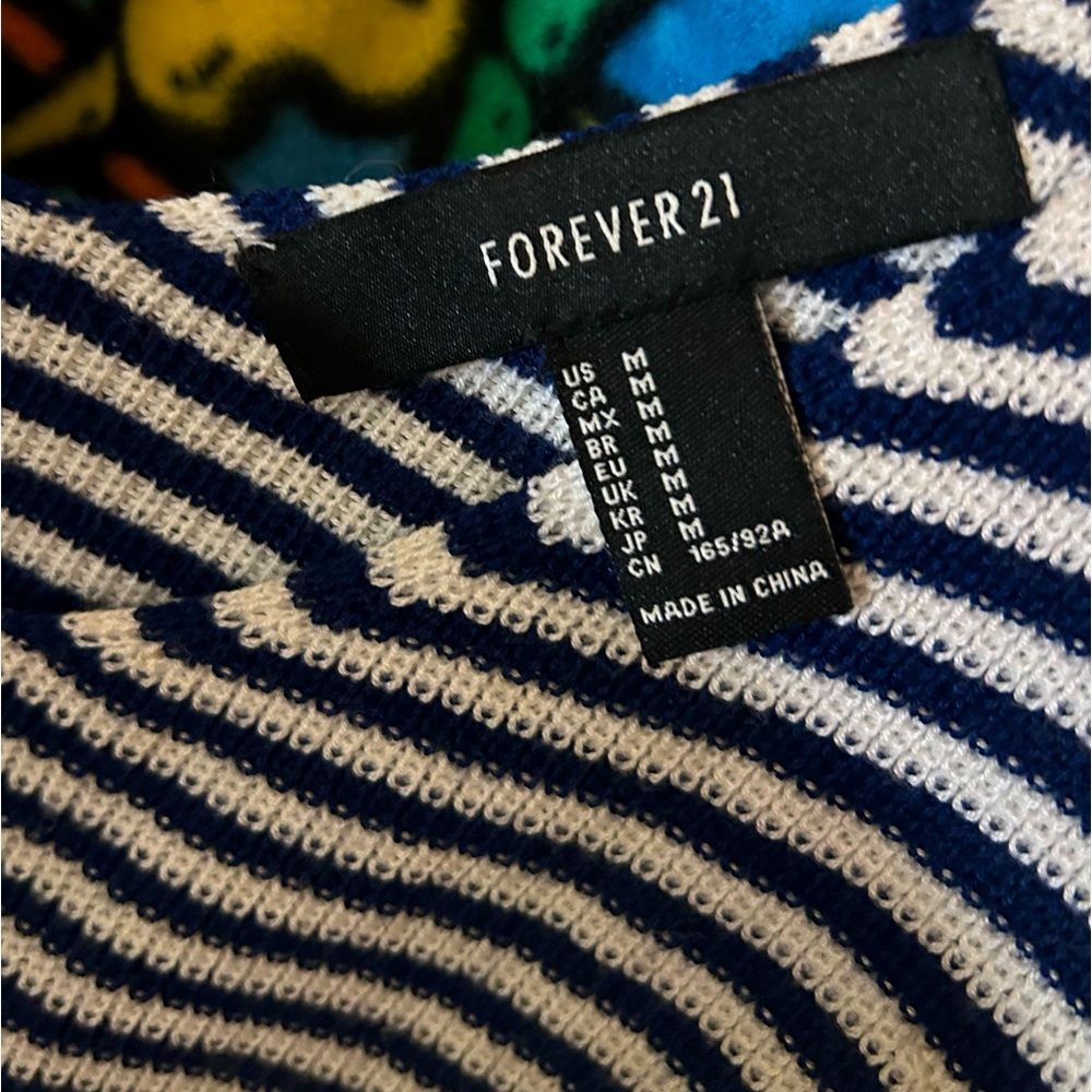 Forever 21 navy blue & white striped crop top - medium!💙